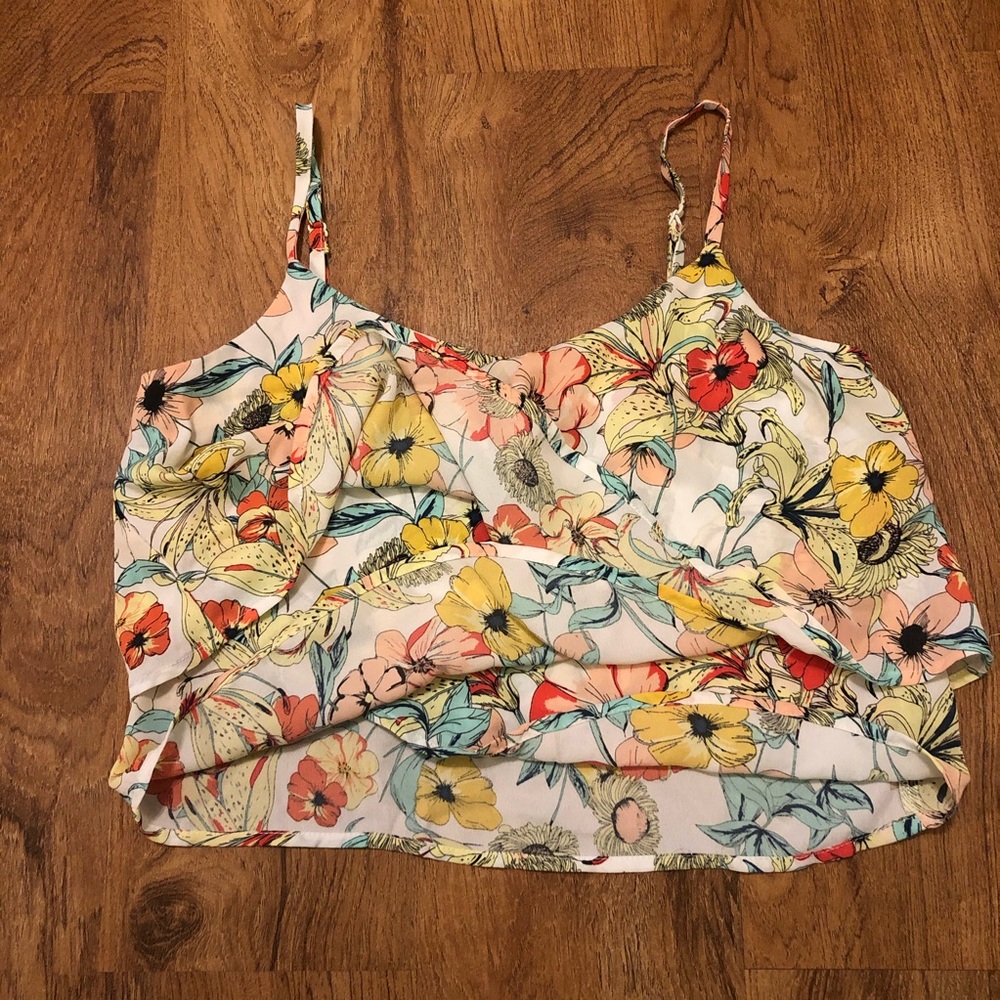 ✨✨ Floral Crop Top ✨✨ - Picture 2 of 3